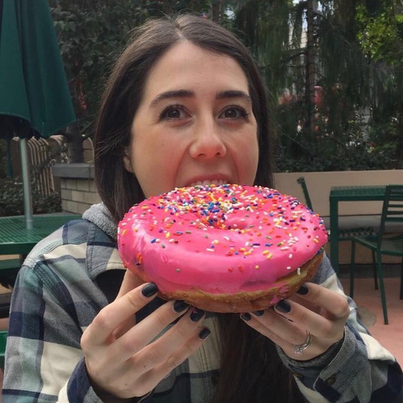 Meet your Posher, Emily - Picture 2 of 3